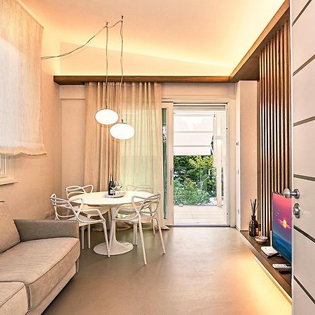 Sea Holidays Apartment มารินา ดิ เปียตราซันตา ภายนอก รูปภาพ