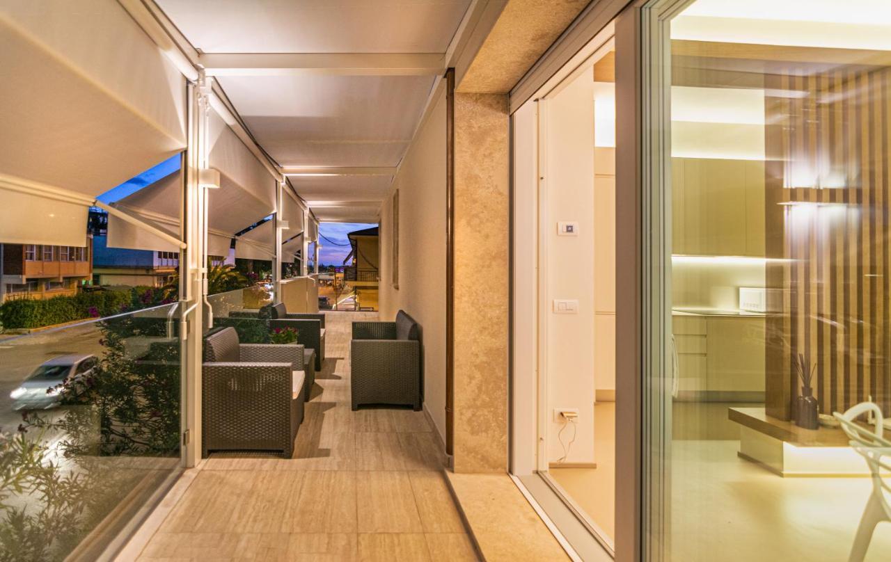 Sea Holidays Apartment มารินา ดิ เปียตราซันตา ภายนอก รูปภาพ