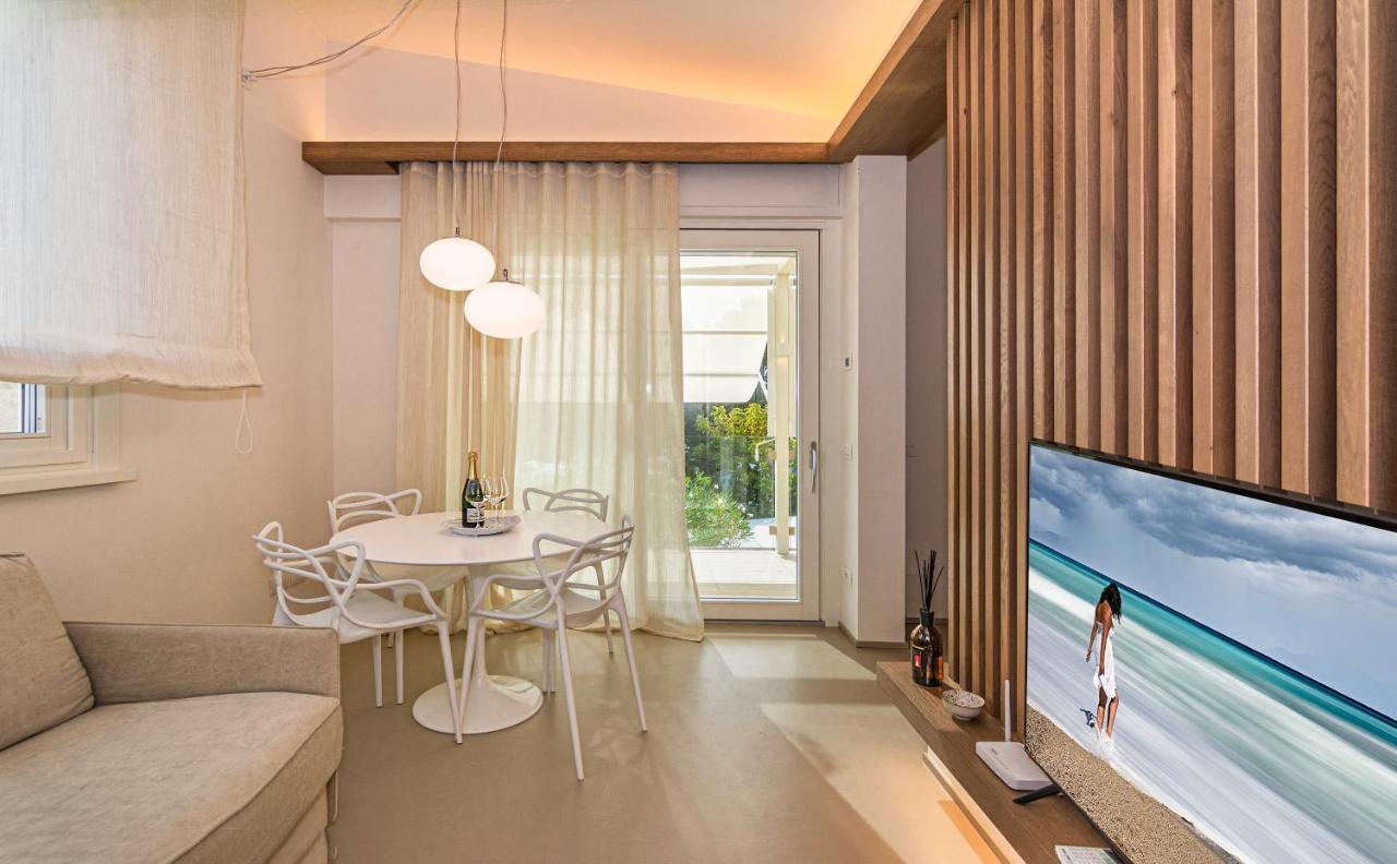Sea Holidays Apartment มารินา ดิ เปียตราซันตา ภายนอก รูปภาพ