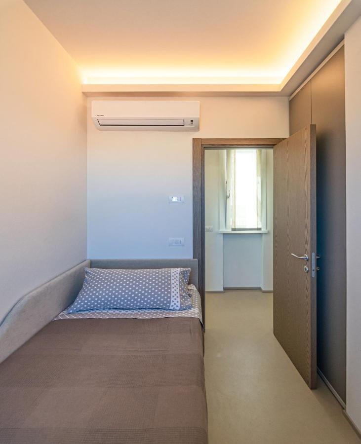 Sea Holidays Apartment มารินา ดิ เปียตราซันตา ภายนอก รูปภาพ