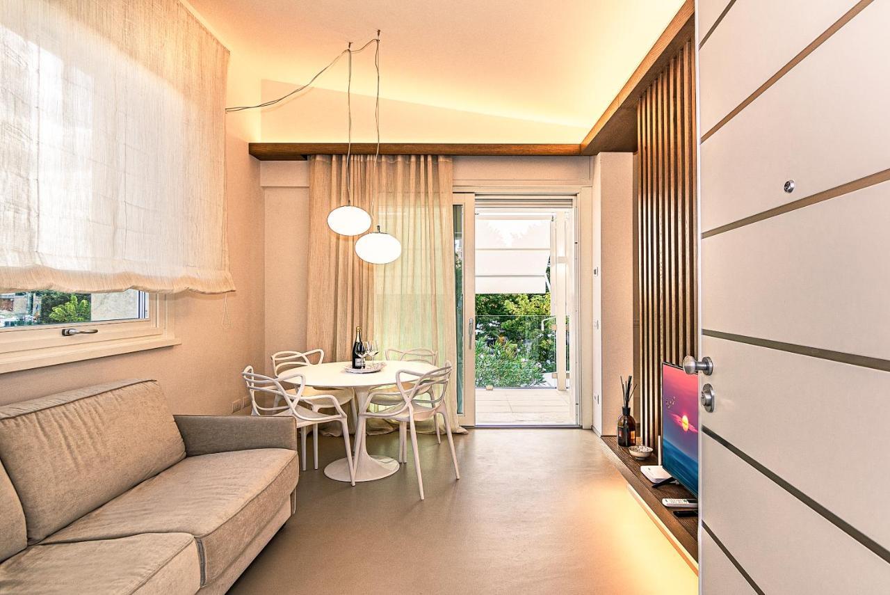 Sea Holidays Apartment มารินา ดิ เปียตราซันตา ภายนอก รูปภาพ