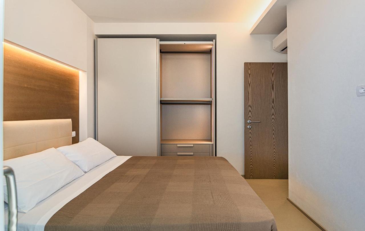Sea Holidays Apartment มารินา ดิ เปียตราซันตา ภายนอก รูปภาพ