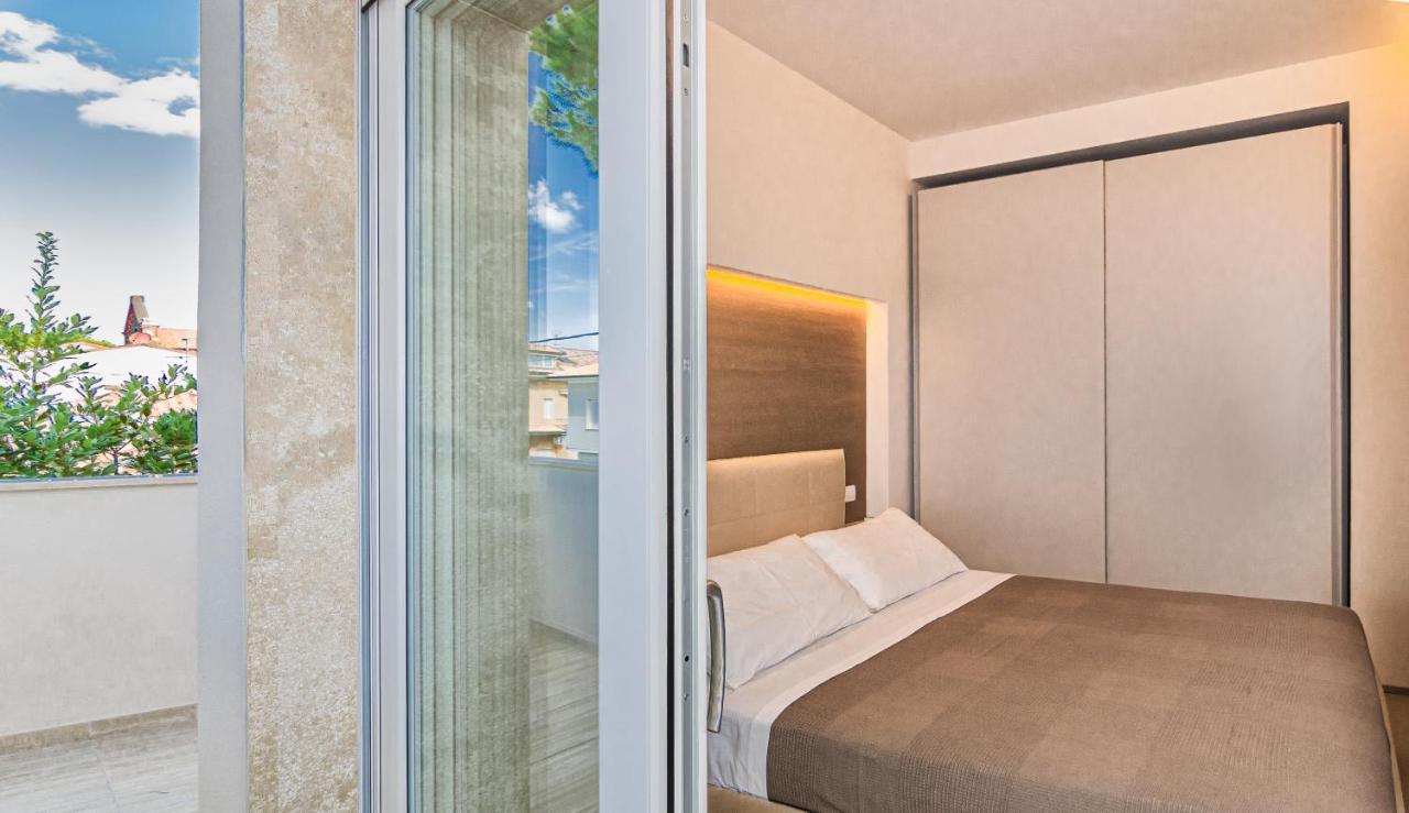 Sea Holidays Apartment มารินา ดิ เปียตราซันตา ภายนอก รูปภาพ